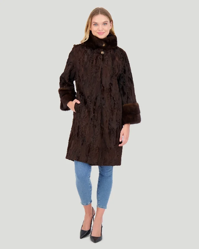 Women's Casual Apparel Lamb Sections Short Coat with Mink Stand Collar