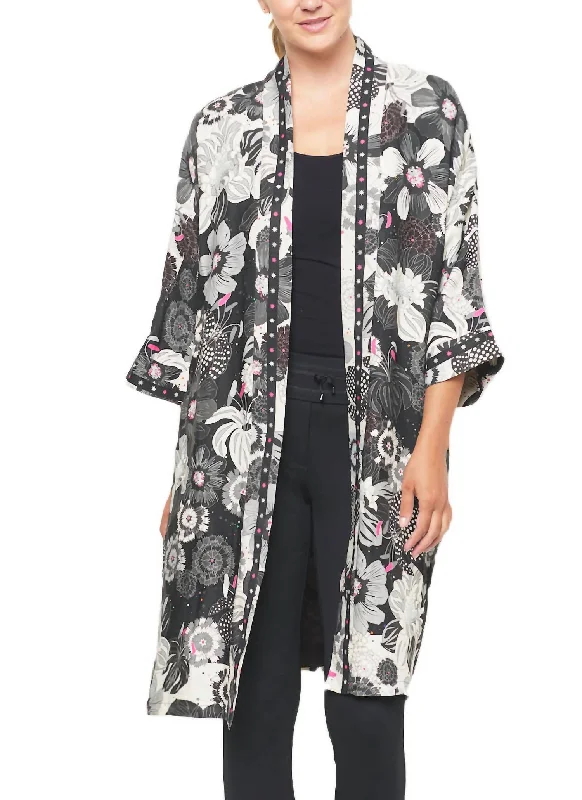 Women's Trendy Outfit Brema Graphic Kimono Coat In Black Multi